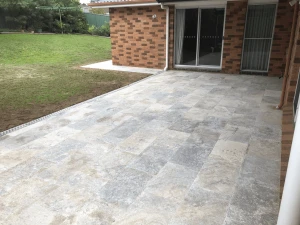 Tiles-trawertyn-greige-taras-ogrod.webp