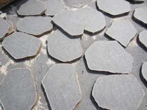 Kamień na ścieżki | Płytki ogrodowe G690 Bazalt Black Płomieniowany 40x60x3 cm