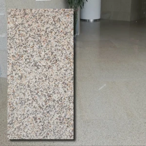 Płytka granitowa beżowo szara płomieniowana G682 40x60x2 cm