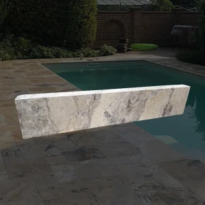 Trawertyn Kamień brzegowy Silver Latte Bębnowany Szlif 100x20x6 | Obrzeże do basenu