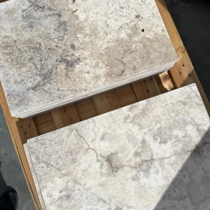 Trawertyn Silver Latte Bębnowany 61x61x3 cm 8