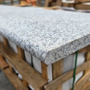 Stopnica Granitowa G602 płomieniowana / polerowana bullnose 160x40x3 cm