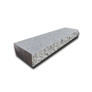 Blok Schodowy Granitowy G602 Płomieniowany z Łupanym Frontem 135x35x15 cm