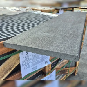 Stopnica Płomieniowana G690 Bazalt polerowana bullnose 160x40x3 cm  (5).webp