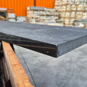 Stopnica Płomieniowana G690 Bazalt polerowana bullnose 160x40x3 cm  (6).webp