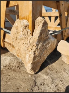 Trawertyn dzikówka / crazy paving Rockface Classic Narożnik