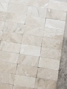 Płytka marmurowa Queen Beige | Coffee White Brick bębnowana 7,5x15x1 cm