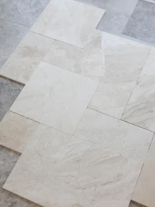 Płytki marmurowe Coffee White| Queen Beige Antykowana Bębnowana komplet = 0,742m2 | Komplet Rzymski