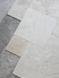 Płytki marmurowe Coffee White| Queen Beige Antykowana Bębnowana komplet = 0,742m2 | Komplet Rzymski