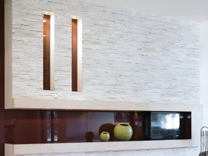 Kamień elewacyjny-dekoracyjny marmur Pure White Stackstone 10x36 cm