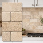 Dekoratyvinė akmens plokštė travertinas Light, apdorota būgniniu būdu, 7,5x15x1 cm