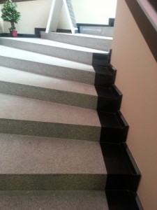 Schody z granitu płomieniowanego G603 Tiles.jpg